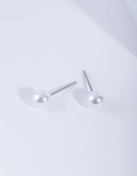 4mm Pearl Stud Earrings - link has visual effect only