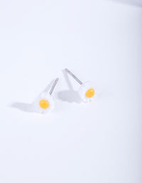 Small Daisy Stud Earrings - link has visual effect only